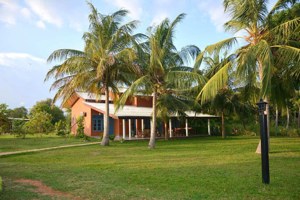 Serenity Lake Resort Yala Тіссамахарама Екстер'єр фото